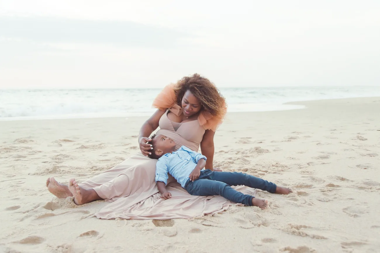 Séance photo grossesse à la plage — Amour et Lumière, Bassin d'Arcachon